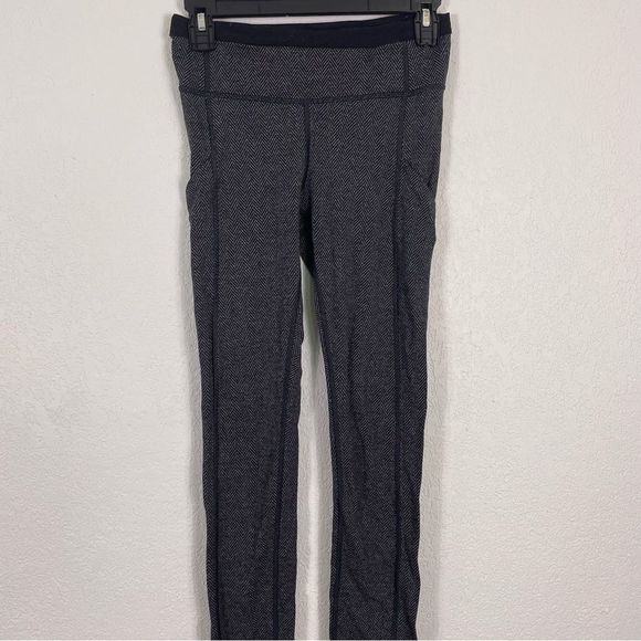 Lululemon Grey and Black Herringbone Leggings with Pockets - Picture 3 of 9